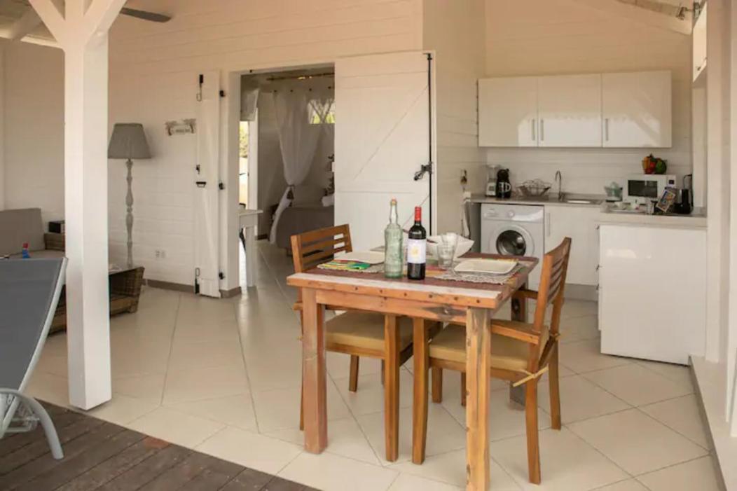 Bungalow Vanille Pacane - Vue Mer Avec Spa Prive เลส์ทรัวส์-ซีเลต์ ภายนอก รูปภาพ